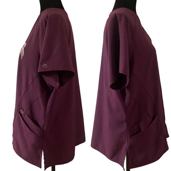 WonderWink W123 V-Neck Top in Eggplant - Picture 3 of 10